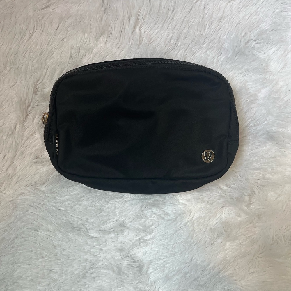 Lululemon Everywhere Belt Bag – Black